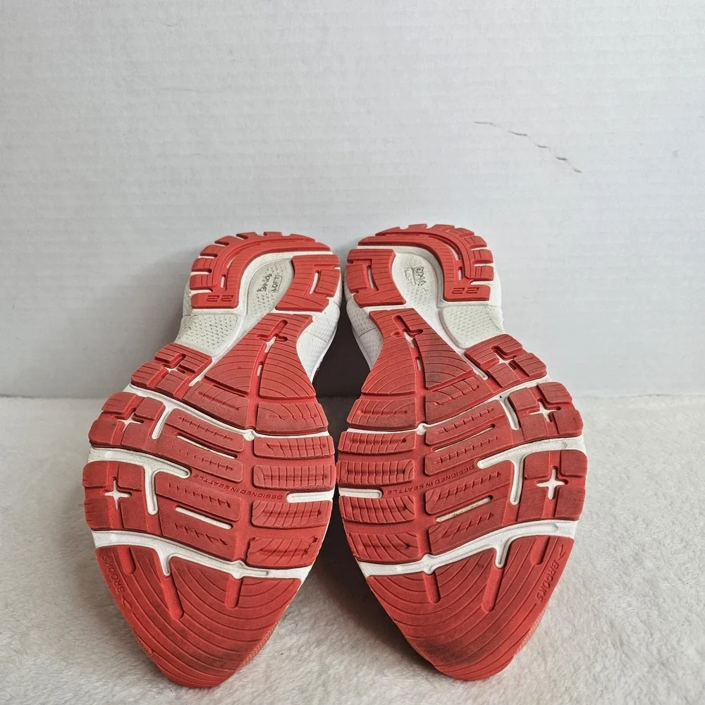 Brooks Adrenaline GTS 22 Women Size 8B Running Shoes Orange Coral
